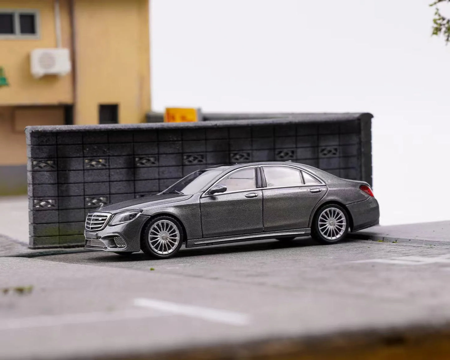 King Model 1:64 Mercedes-Benz S65 AMG W222 [2 Colors]