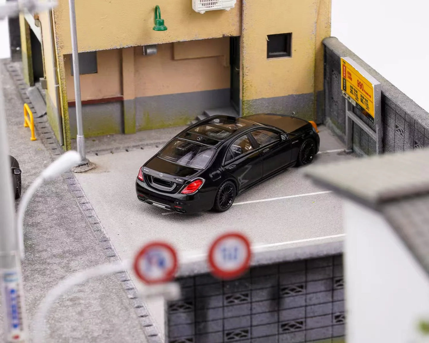 King Model 1:64 Mercedes-Benz S65 AMG W222 [2 Colors]