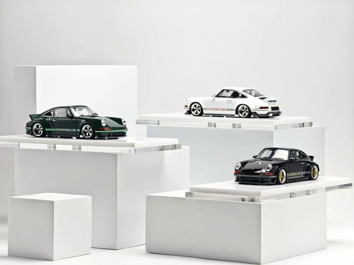 ZINCIT Model 1:64 Porsche 911 Singer DLS Diecast Model Car Collection in Green, White and Black with Detailed Wheels, Porsche Side Stripes and Rear Spoilers – Three Color Variants Displayed on White Platforms