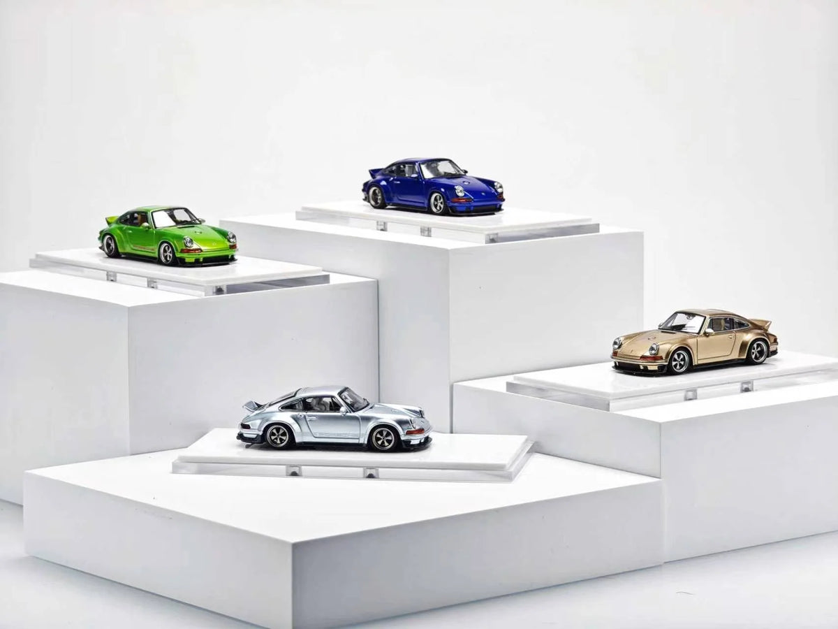 ZINCIT Model 1:64 Porsche 911 Singer DLS Diecast Model Car Collection in Green, Blue, Gold and Silver with Detailed Wheels, Rear Spoilers and Custom Body Styling – Four Color Variants on Display Platforms
