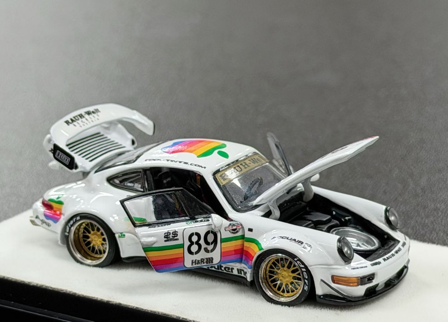 PGM 1:64 Porsche RWB 964 89# White Apple PGM-640010 [2 Versions