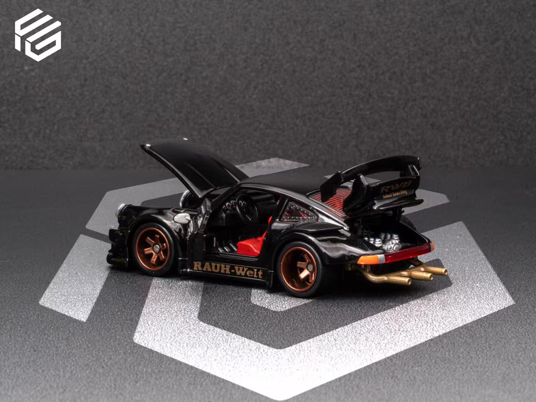 FG 1:64 Porsche RWB 930 Black Fully Open – CarBro MC