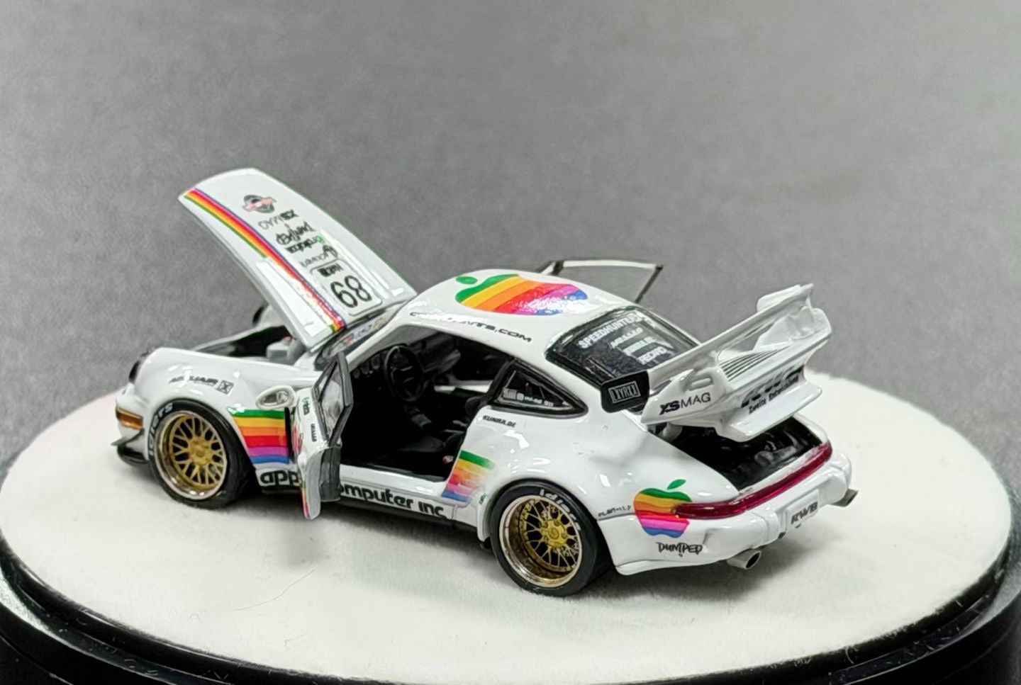 PGM 1:64 Porsche RWB 964 89# White Apple PGM-640010 [2 Versions